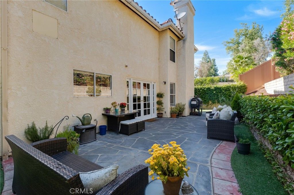 Image 44 of property listing at 5009 Blackpool Avenue, Oak Park, CA 91377