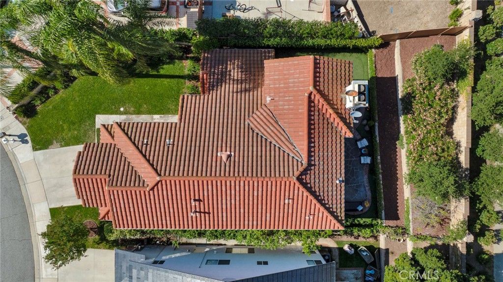 Image 5 of property listing at 5009 Blackpool Avenue, Oak Park, CA 91377