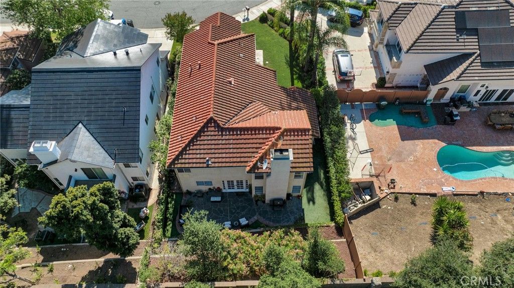 Image 6 of property listing at 5009 Blackpool Avenue, Oak Park, CA 91377