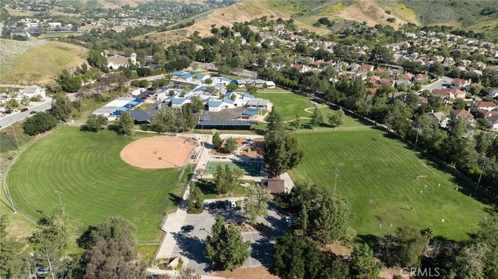 Image 9 of property listing at 5009 Blackpool Avenue, Oak Park, CA 91377