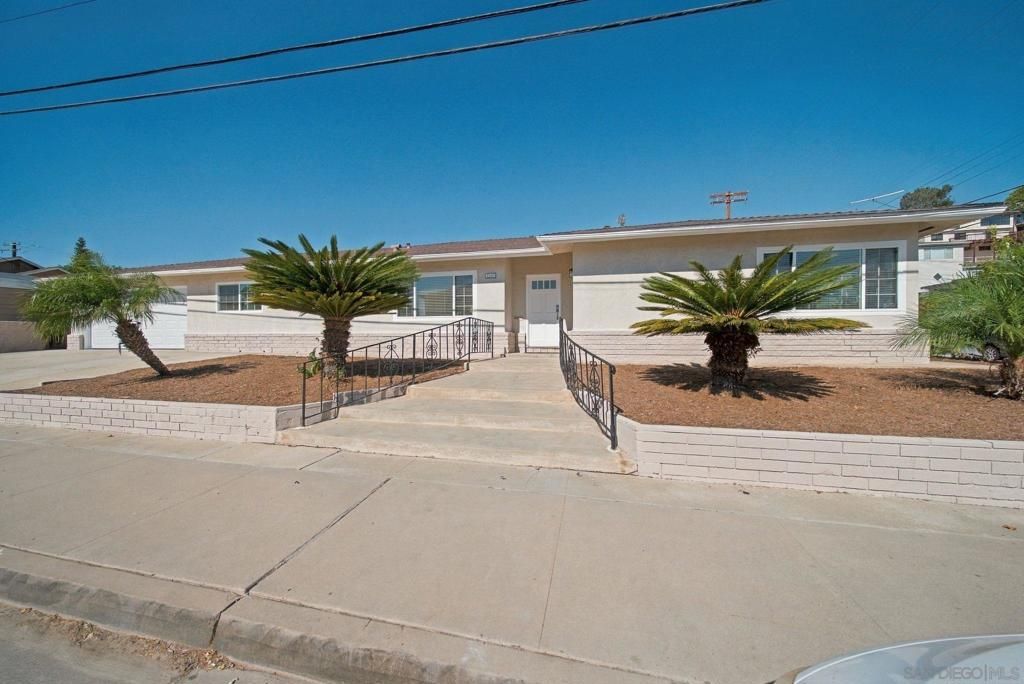 1840 Locust St, San Diego, CA 92106 — photo 2