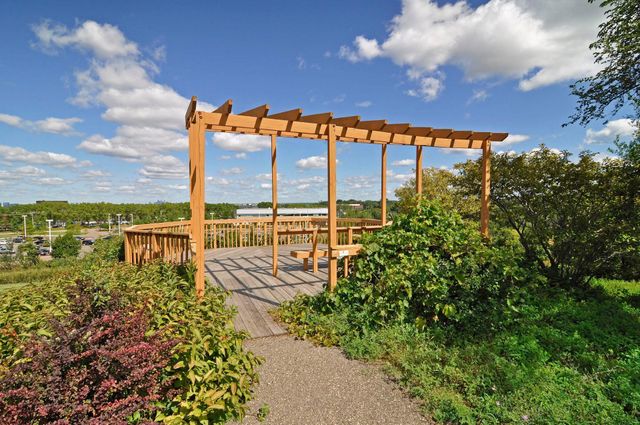 1603 Raindrop Drive, Eagan, MN 55121