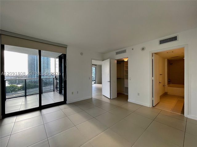31 SE 6th St 1101, Miami, FL 33131