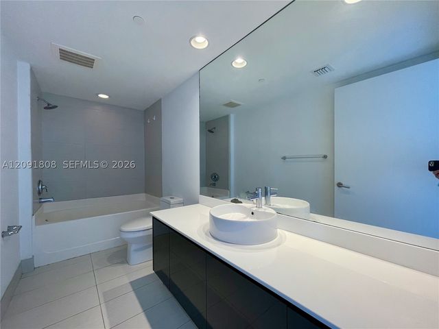 31 SE 6th St 1101, Miami, FL 33131