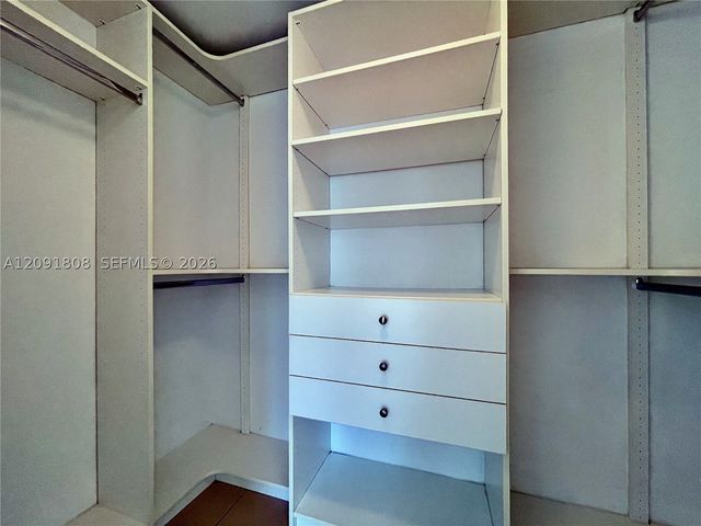 31 SE 6th St 1101, Miami, FL 33131