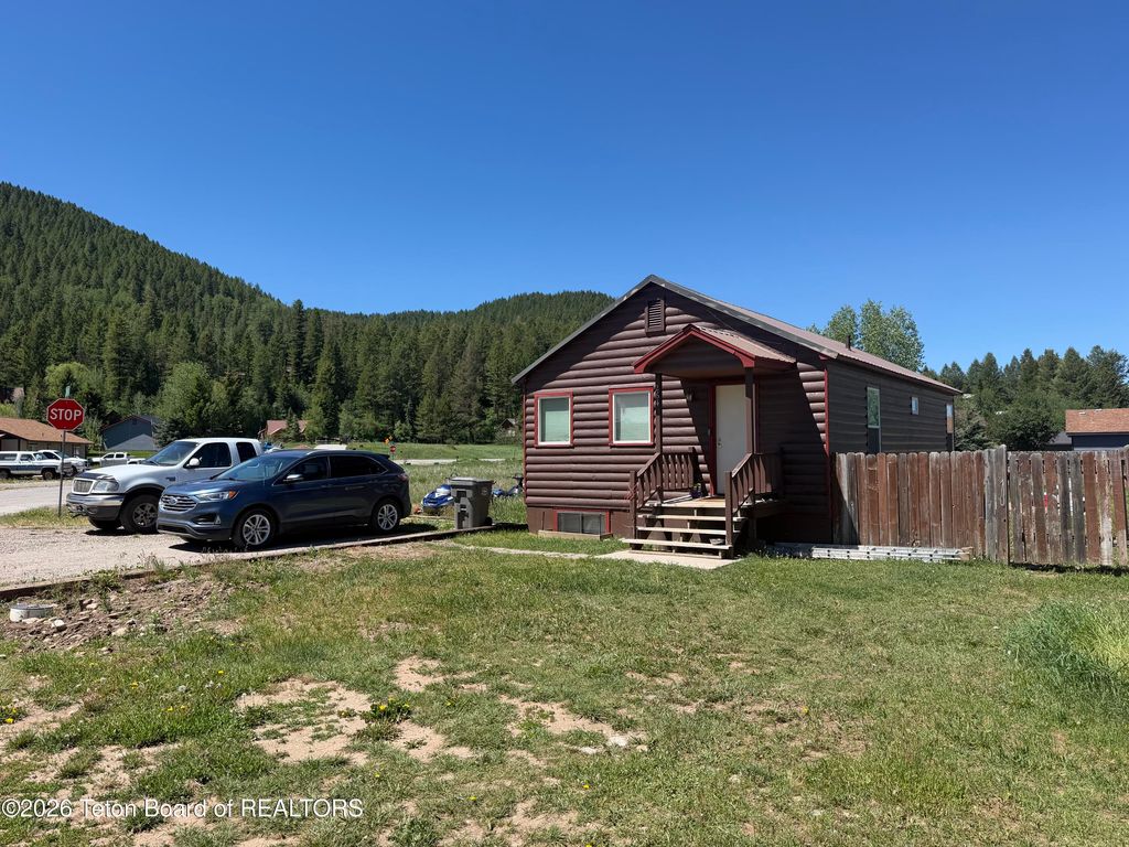 264 SAWMILL Road, Alpine, WY 83128 photo 1