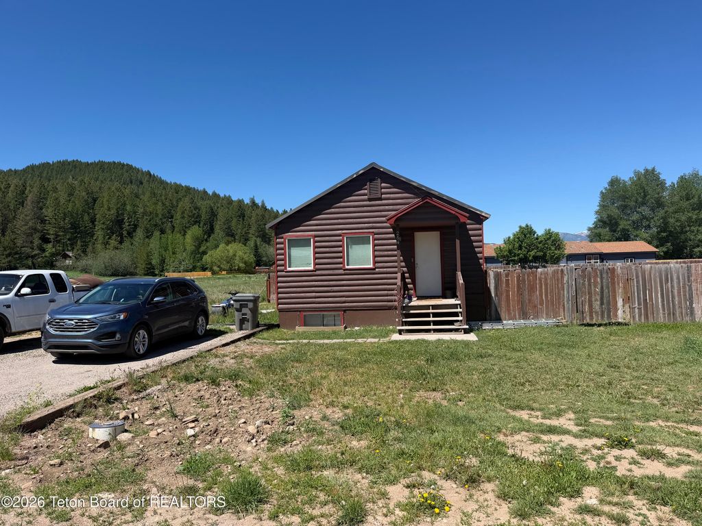 264 SAWMILL Road, Alpine, WY 83128 photo 2