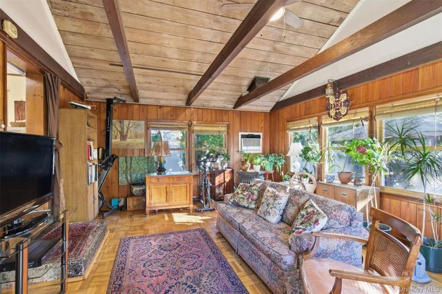 107 E 13th Street, Huntington Station, NY 11746