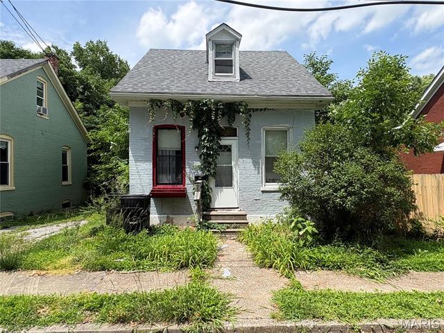 905 W D Street, Belleville, IL 62220