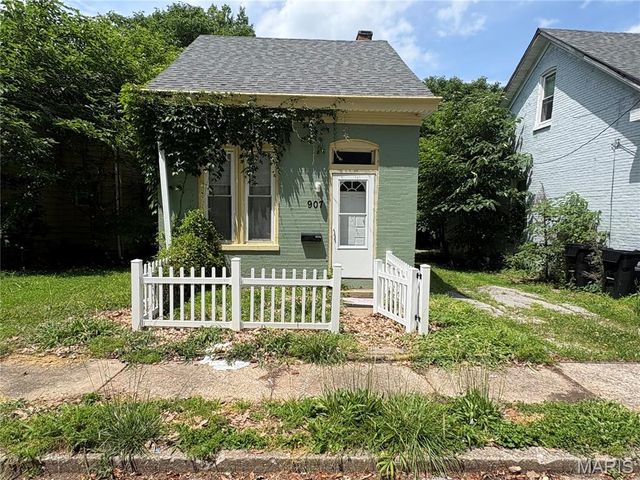 905 W D Street, Belleville, IL 62220