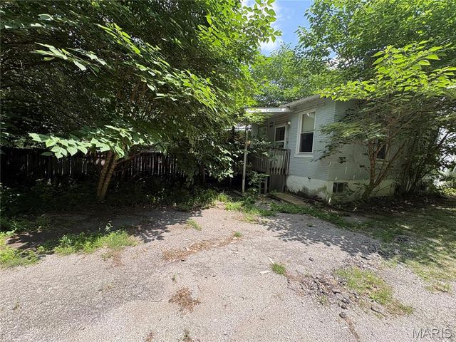 905 W D Street, Belleville, IL 62220