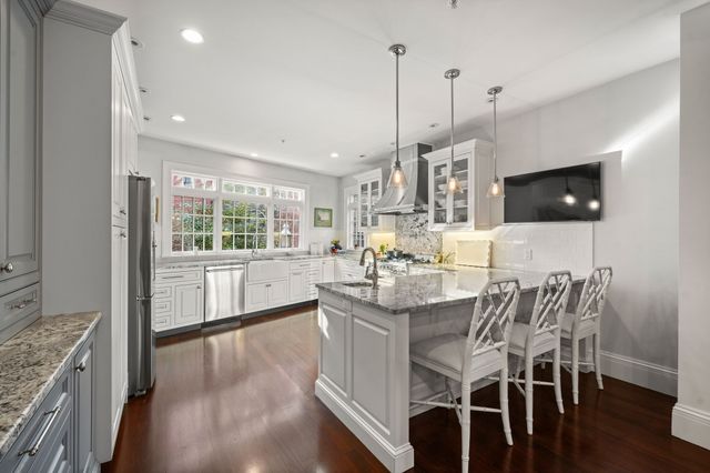 3 Mt Vernon Sq 2, Boston, MA 02108