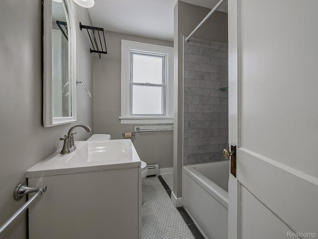 2825 Queen Street, Dearborn, MI 48124