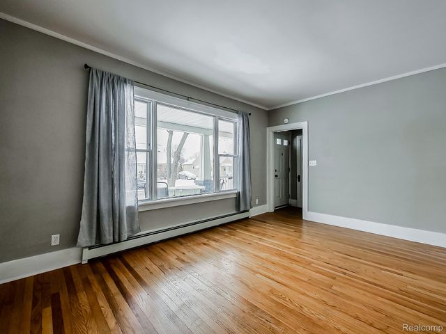 2825 Queen Street, Dearborn, MI 48124