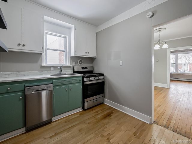 2825 Queen Street, Dearborn, MI 48124