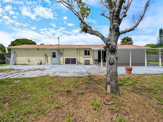 3180 Carol Avenue, Palm Springs, FL 33461