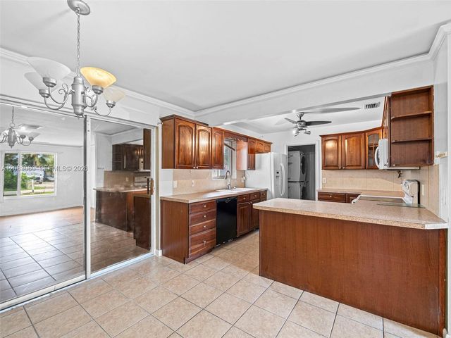 3180 Carol Avenue, Palm Springs, FL 33461