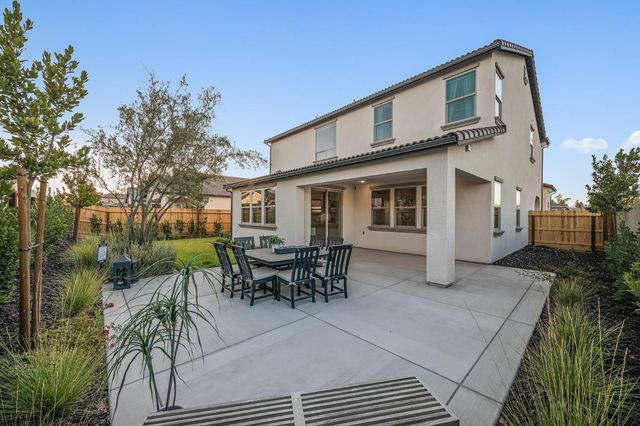 7243 W Ashcroft Avenue, Fresno, CA 93723