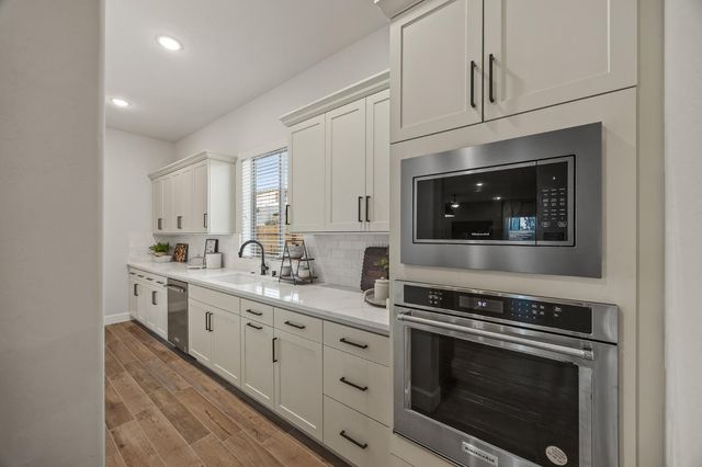 7243 W Ashcroft Avenue, Fresno, CA 93723