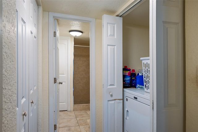 6250 SW 39th Street, Davie, FL 33314