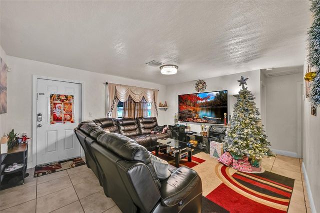 6250 SW 39th Street, Davie, FL 33314