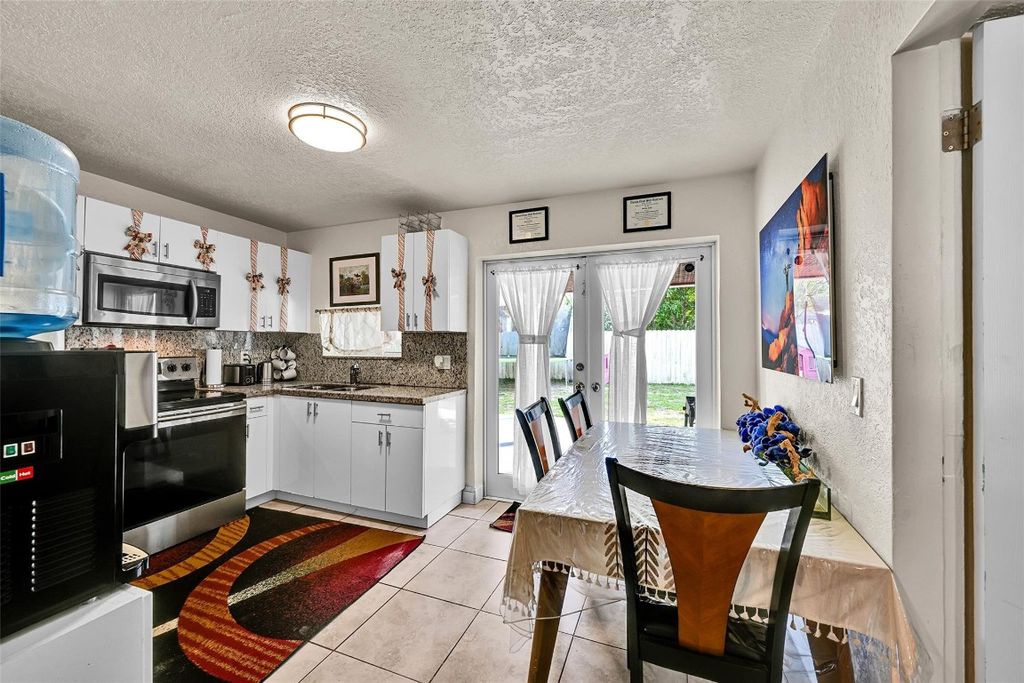 6250 SW 39th Street, Davie, FL 33314