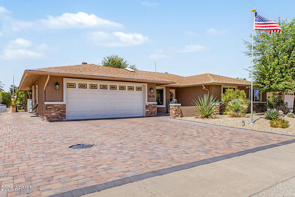 9418 W INDIAN HILLS Drive, Sun City, AZ 85351 — photo 2
