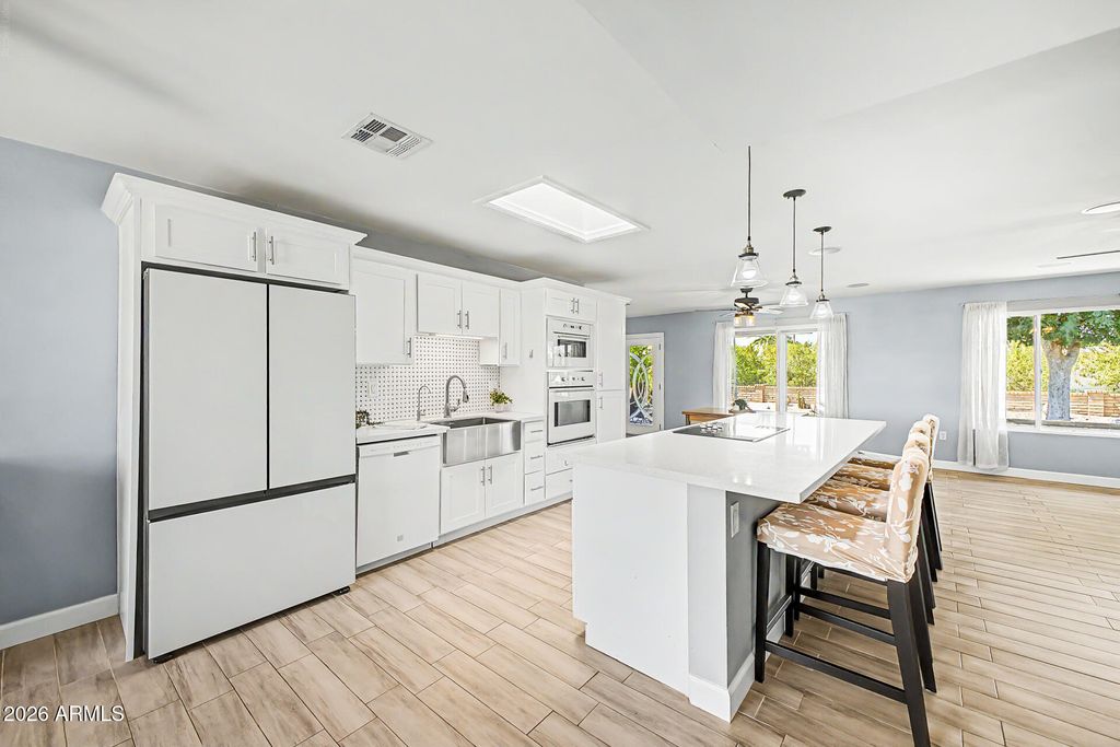 9418 W INDIAN HILLS Drive, Sun City, AZ 85351 — photo 4