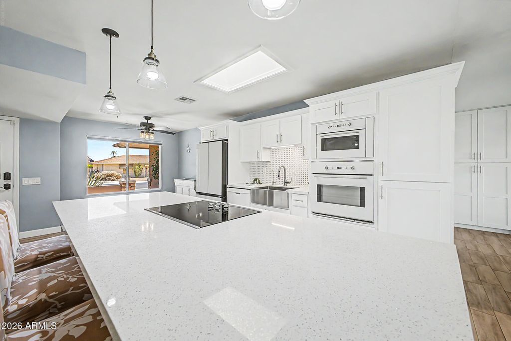 9418 W INDIAN HILLS Drive, Sun City, AZ 85351 — photo 5