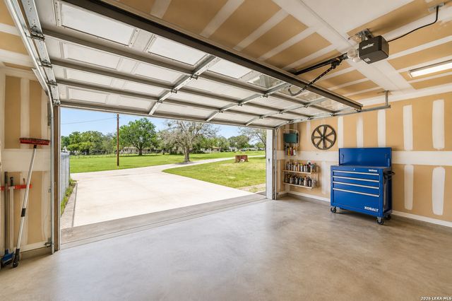3091 County Road 357, La Vernia, TX 78121