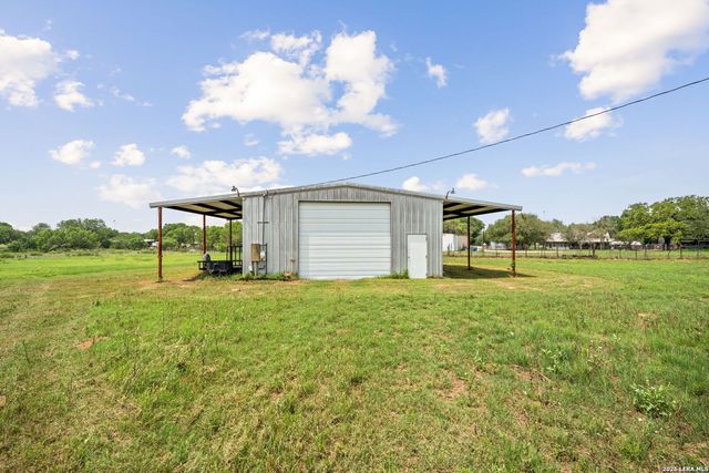 3091 County Road 357, La Vernia, TX 78121