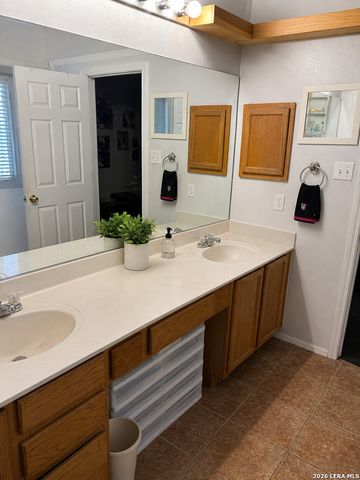 3091 County Road 357, La Vernia, TX 78121
