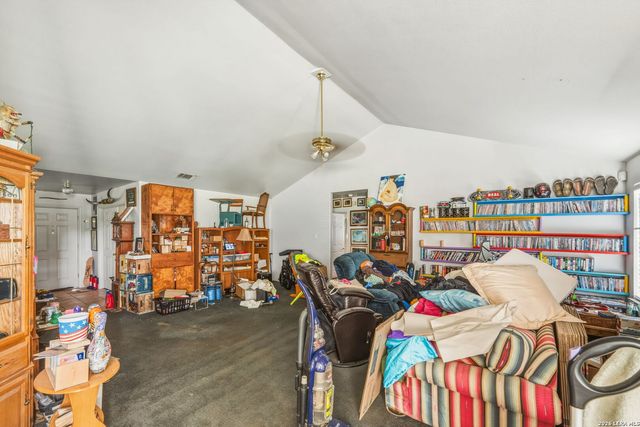 3091 County Road 357, La Vernia, TX 78121