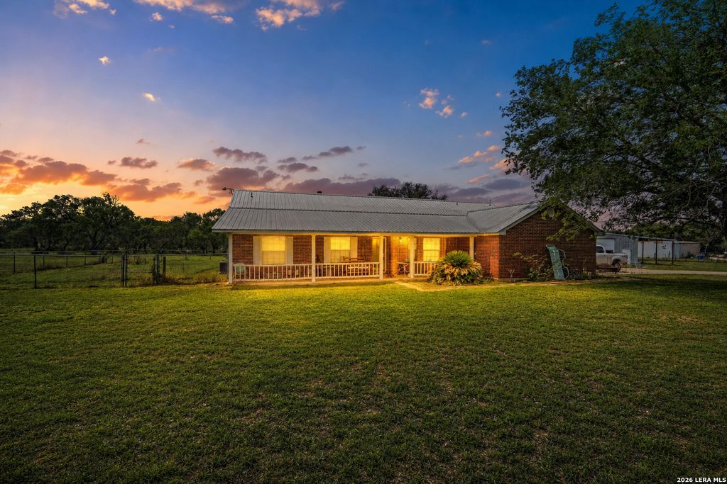 3091 County Road 357, La Vernia, TX 78121