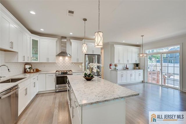 23 Dalton Place, Edison, NJ 08817