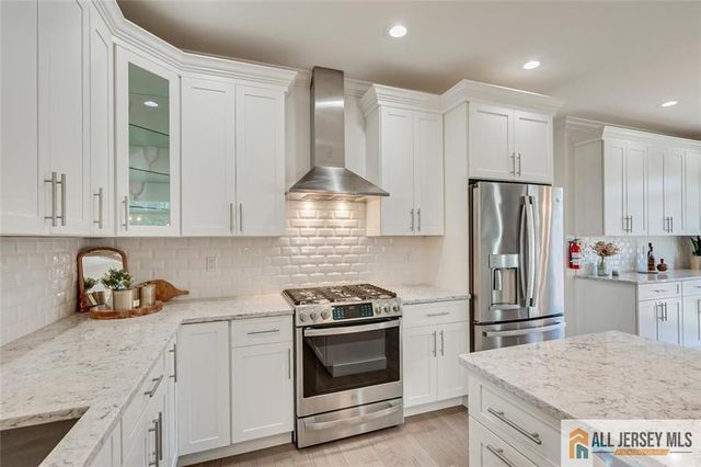 23 Dalton Place, Edison, NJ 08817