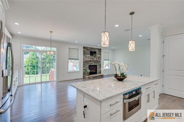 23 Dalton Place, Edison, NJ 08817