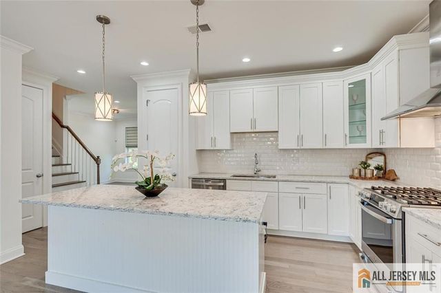 23 Dalton Place, Edison, NJ 08817
