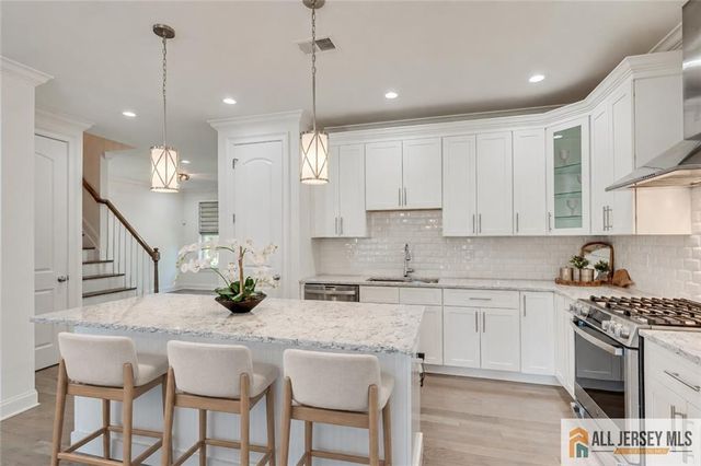23 Dalton Place, Edison, NJ 08817