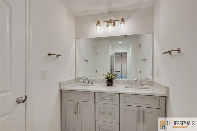 23 Dalton Place, Edison, NJ 08817