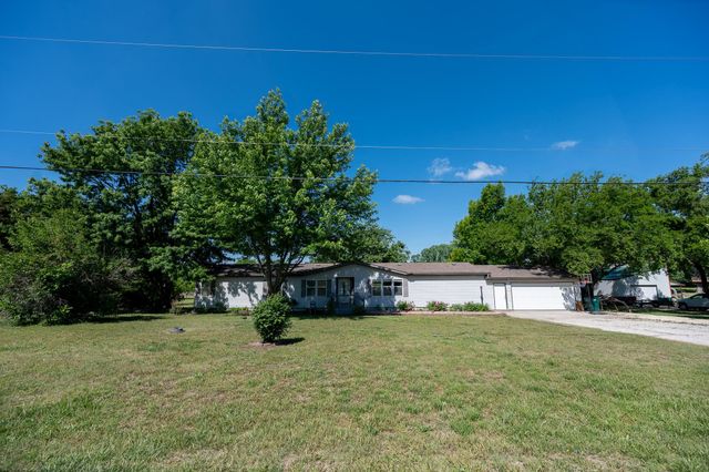 1905 SW Sunny Hills, El Dorado, KS 67042