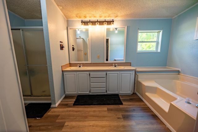 1905 SW Sunny Hills, El Dorado, KS 67042