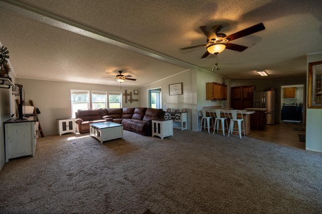 1905 SW Sunny Hills, El Dorado, KS 67042