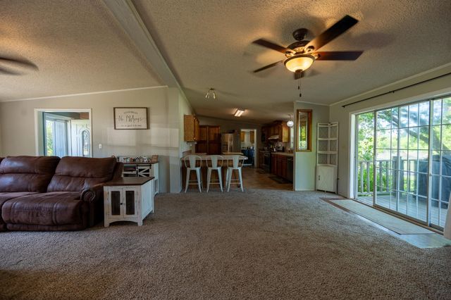 1905 SW Sunny Hills, El Dorado, KS 67042