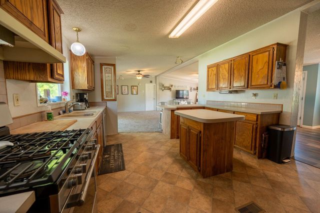 1905 SW Sunny Hills, El Dorado, KS 67042