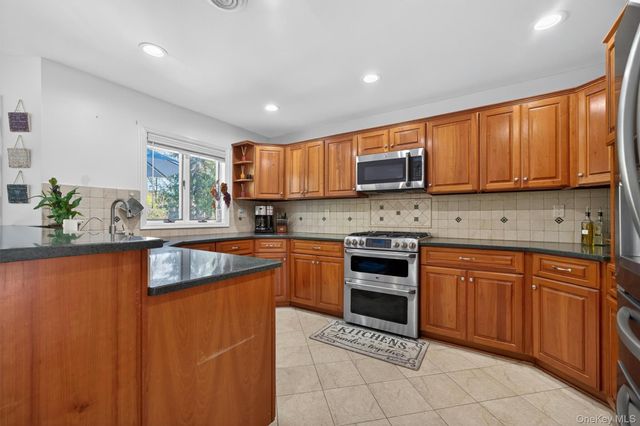 303 Bliss Lane, Valley Cottage, NY 10989