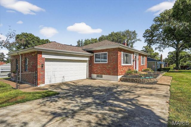 6511 Heege Road, Affton, MO 63123