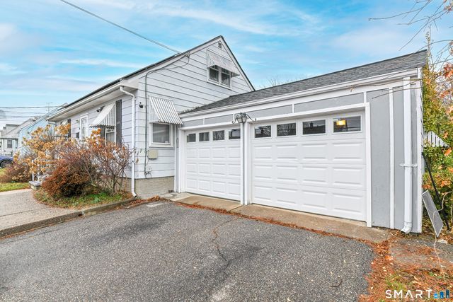 74 Hollywood Avenue, Bridgeport, CT 06606