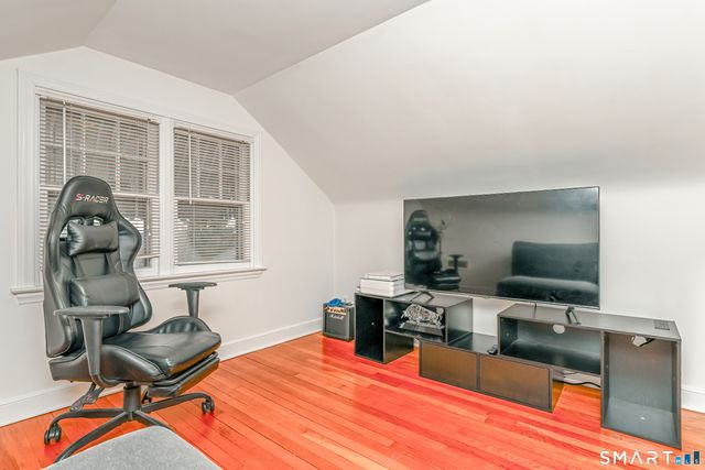 74 Hollywood Avenue, Bridgeport, CT 06606