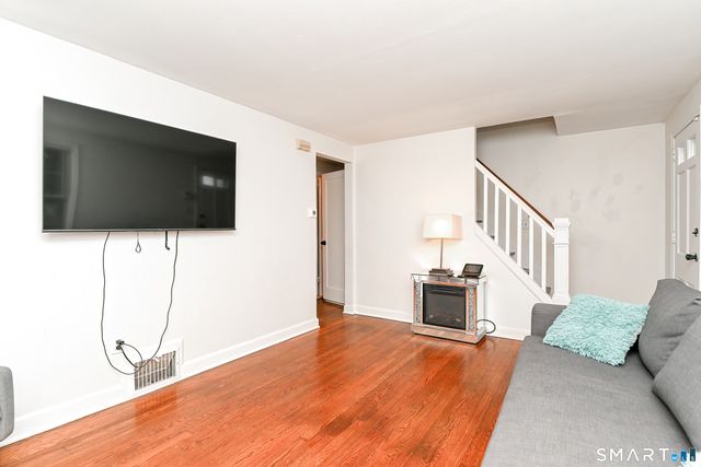 74 Hollywood Avenue, Bridgeport, CT 06606